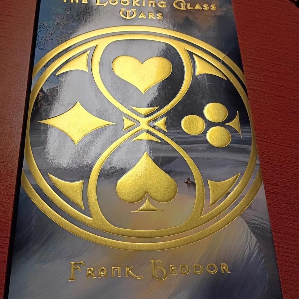 The Looking Glass Wars by Frank Beddor #fantasy #childrens